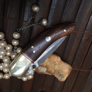 Folding hunting knife with Liner Lock Mechanism