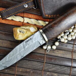 Handcrafted Hunting Knife With Damascus Steel Blade