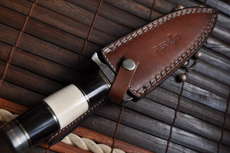 Double Edge Blade Damascus Hunting Knife With Leather Sheath