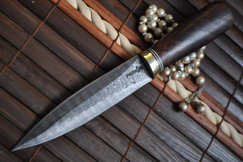 Stunning Handmade Damascus Double Edge Hunting Knife