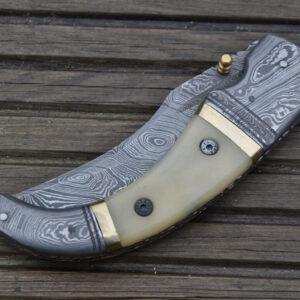 Folding Hunting Knife - Damascus Steel Blade