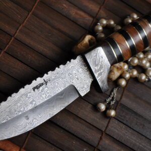 Handmade damascus steel fixed blade hunting knife with leather sheath