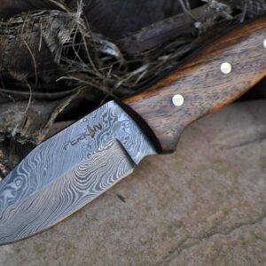 CUSTOM HANDMADE DAMASCUS BUSHCRAFT & HUNTNIG KNIFE - H2W